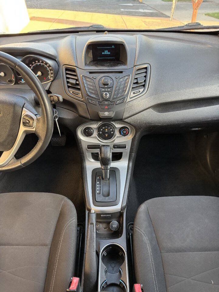 Used 2015 Ford Fiesta SE FWD image 21