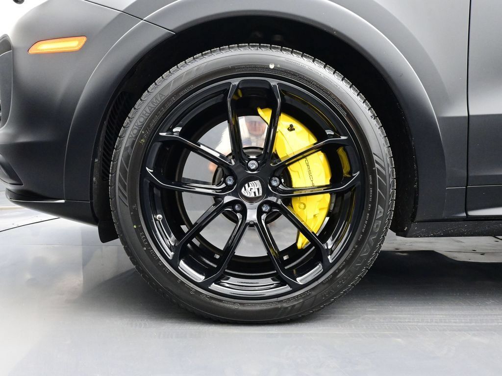 Certified 2022 Porsche Cayenne Turbo AWD/4WD image 6