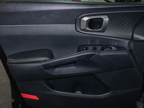 Used 2024 Kia Sorento LX image 10