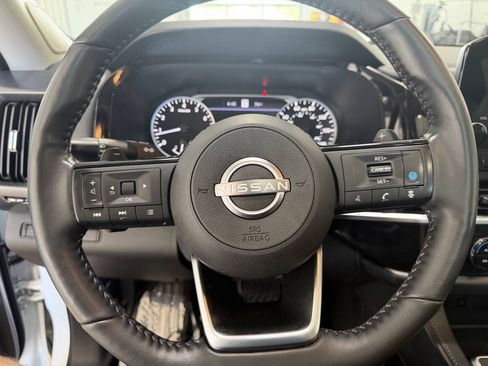 Used 2025 Nissan Pathfinder SL w/ SL Premium Package AWD/4WD image 15