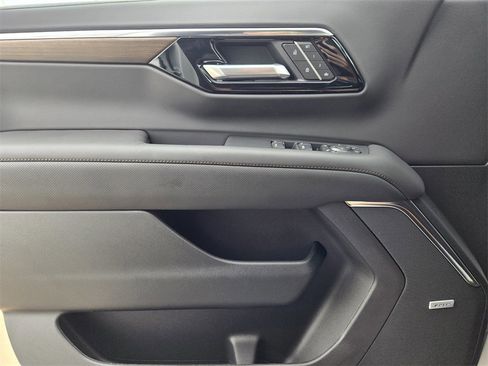 New 2025 Chevrolet Tahoe High Country image 12