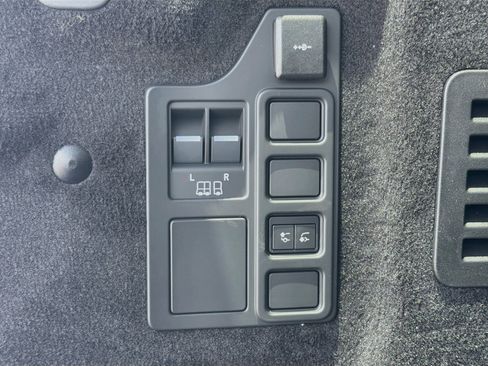 New 2026 Land Rover Discovery Limited Edition AWD/4WD image 13