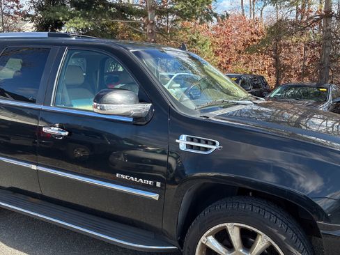 Used 2009 Cadillac Escalade AWD image 5