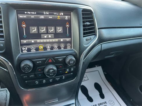 Used 2018 Jeep Grand Cherokee Limited image 24