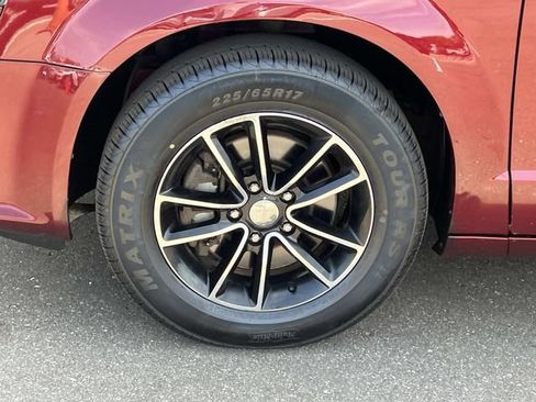 Used 2017 Dodge Grand Caravan SE FWD image 9