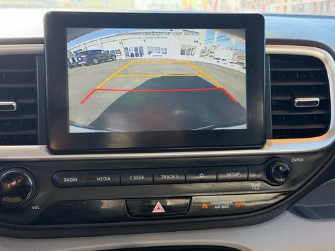 Used 2021 Hyundai Venue SEL image 20