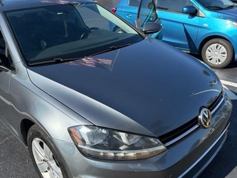 Used 2018 Volkswagen Golf SE FWD image 3