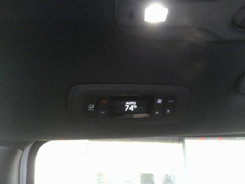 Used 2024 Chrysler Pacifica Select image 19