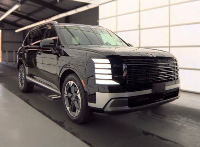 Certified 2026 Hyundai Palisade Limited AWD/4WD image 3