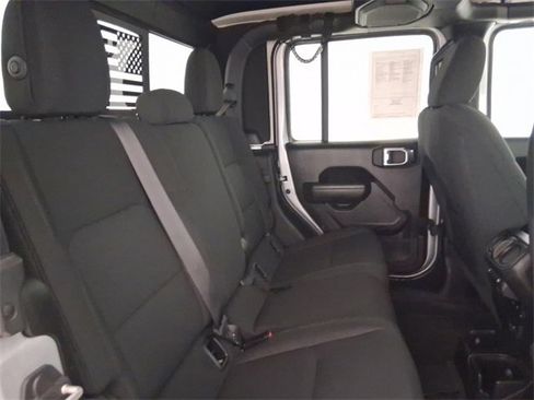Used 2023 Jeep Gladiator Willys image 16