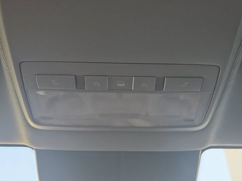 Certified 2021 Chevrolet Trax LT w/ LT Convenience Package FWD image 29