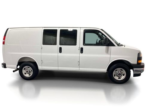 Used 2025 GMC Savana 2500 w/ Driver Convenience Package RWD image 4