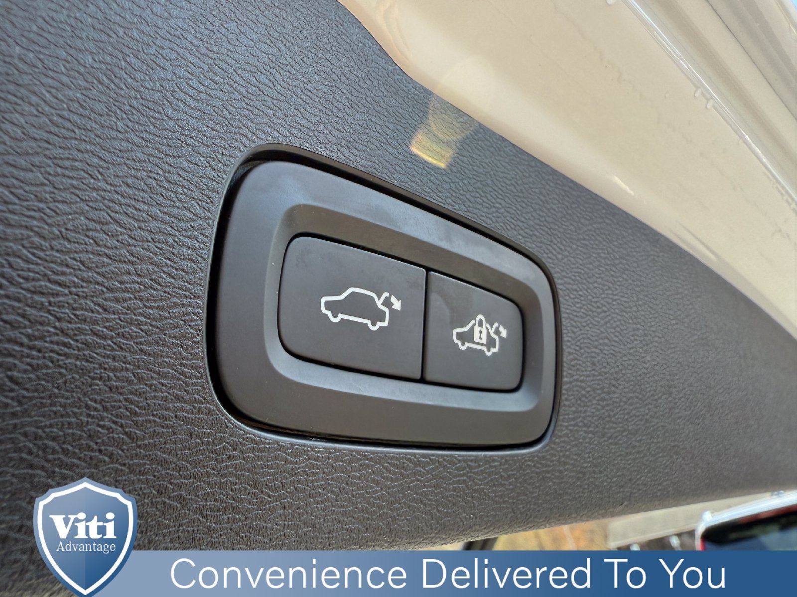 Certified 2025 Volvo V60 B5 Cross Country Plus AWD/4WD image 25