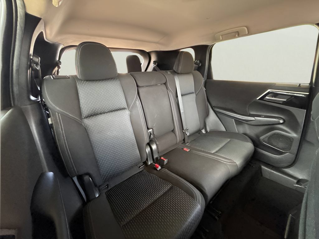 Used 2022 Mitsubishi Outlander ES AWD/4WD image 13