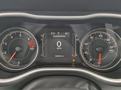 Used 2018 Jeep Cherokee Latitude Plus w/ Comfort/Convenience Group image 11