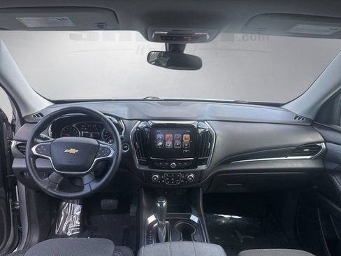 Used 2018 Chevrolet Traverse LT AWD/4WD image 3