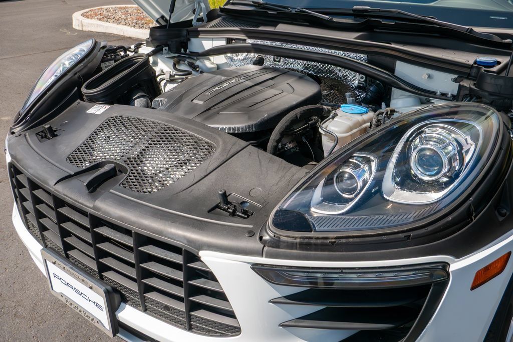 Used 2018 Porsche Macan AWD/4WD image 25