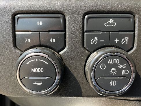 Used 2024 Chevrolet Silverado 2500 LT w/ Convenience Package image 4