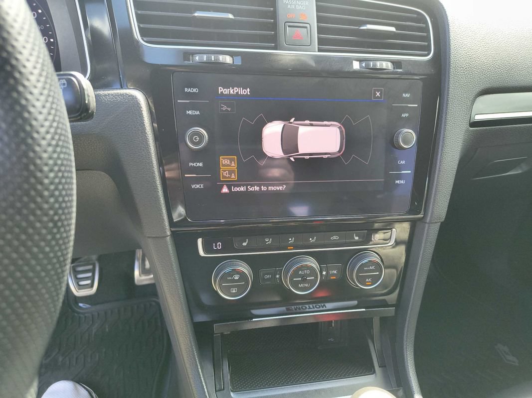 Used 2019 Volkswagen Golf R 4-Door AWD/4WD image 10