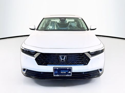 Used 2023 Honda Accord Touring image 2