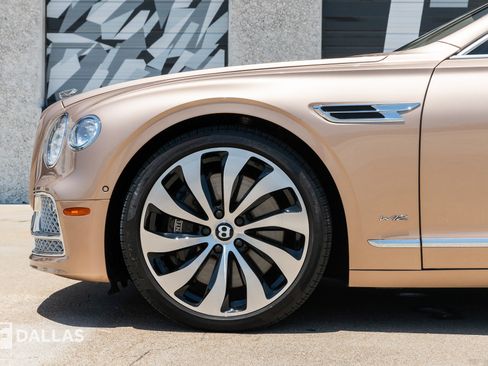 Used 2022 Bentley Flying Spur W12 image 9