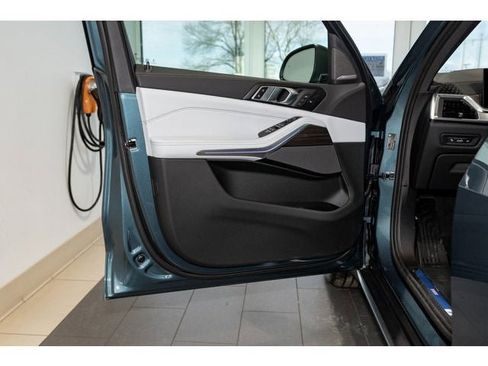 New 2026 BMW X5 xDrive40i w/ Climate Comfort Package image 53