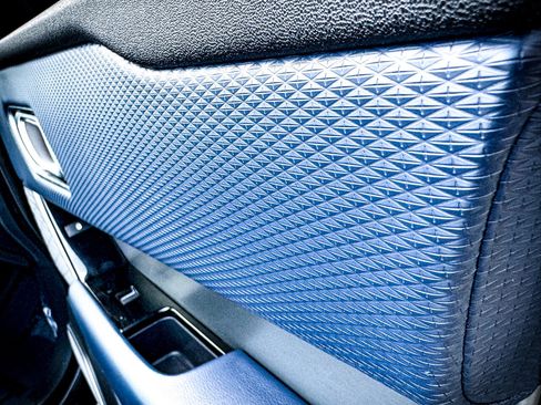 Used 2018 Land Rover Range Rover Velar R-Dynamic SE image 33