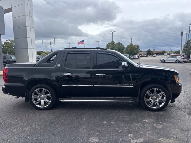Used 2013 Chevrolet Avalanche LTZ AWD/4WD image 3