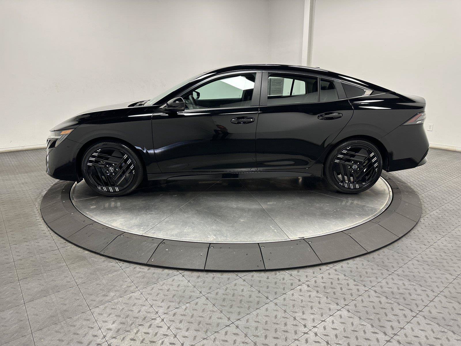Used 2026 Nissan Sentra SR w/ Floor Mat Package FWD image 8