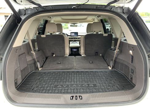 Used 2023 Lincoln Aviator Reserve w/ Equipment Group 201A RWD image 33