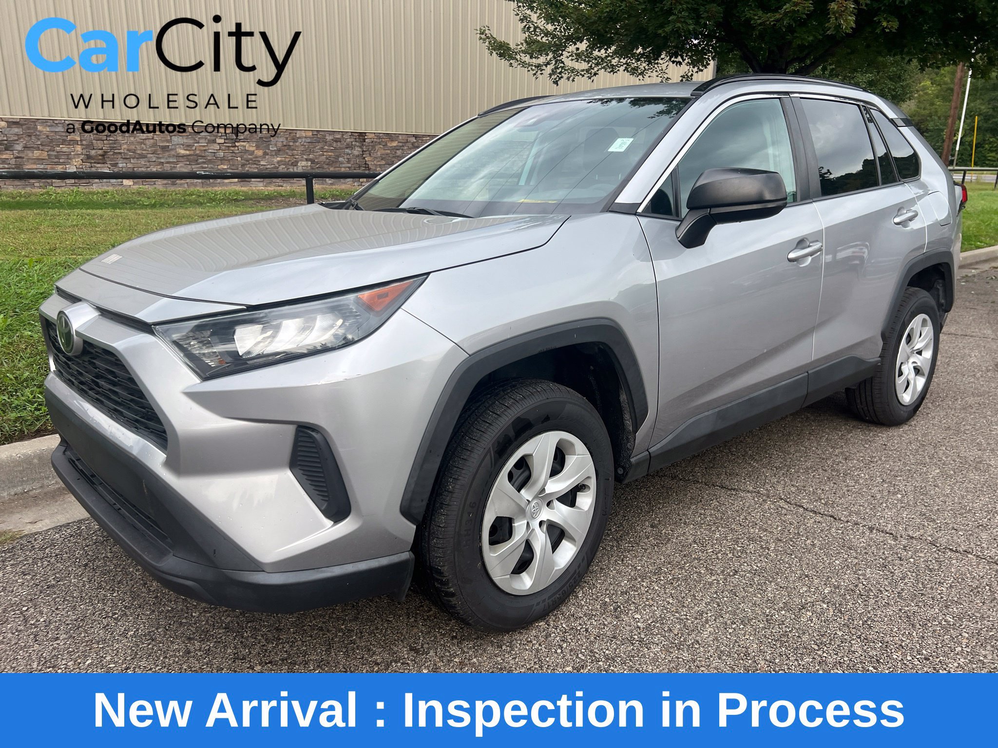 Used 2021 Toyota RAV4 LE FWD image 1