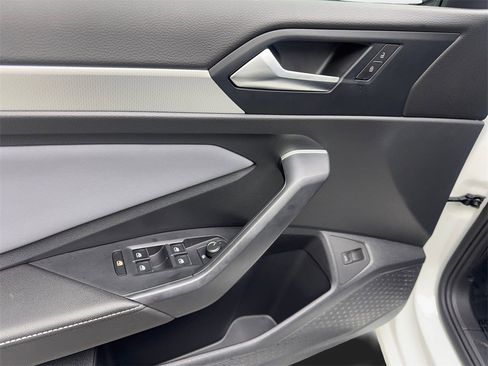 Used 2025 Volkswagen Jetta SE w/ Sunroof Package image 32