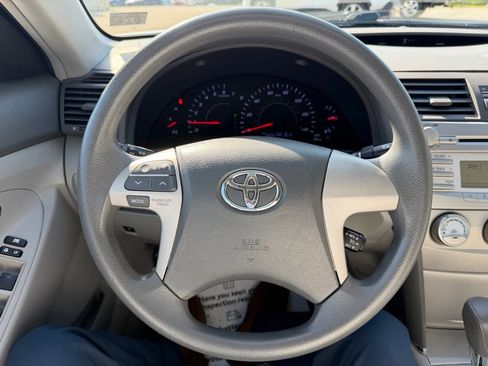 Used 2011 Toyota Camry LE image 14