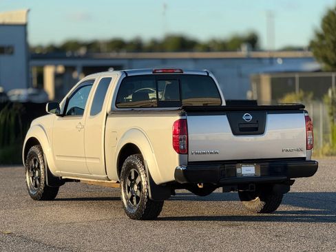 Used 2010 Nissan Frontier PRO-4X AWD/4WD image 10