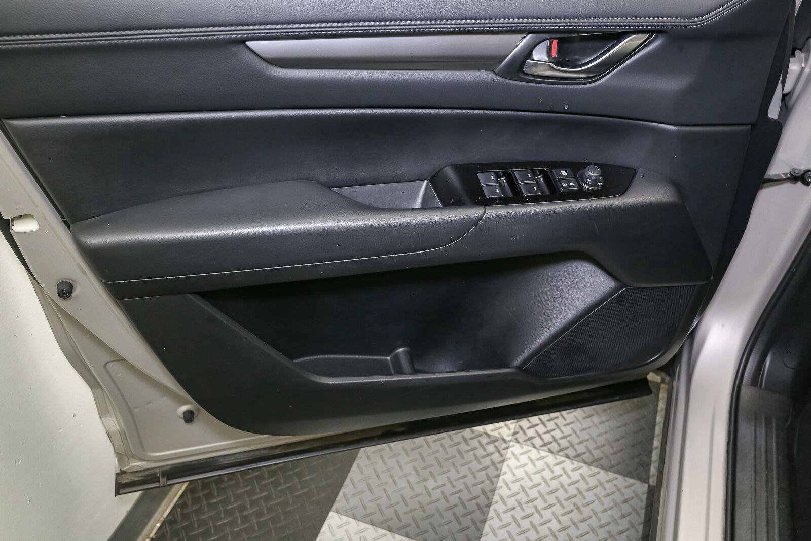 Used 2025 MAZDA CX-5 AWD 2.5 S w/ Select Package image 39