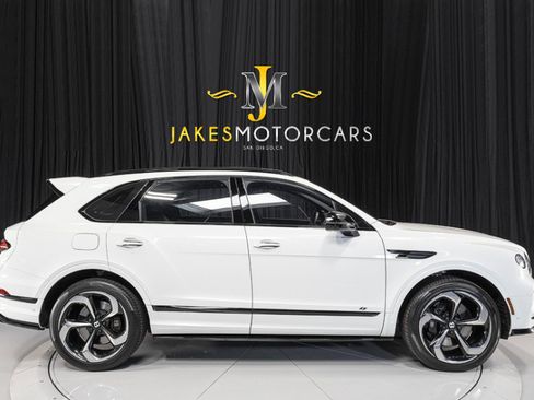 Used 2022 Bentley Bentayga AWD/4WD image 13