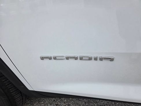 Used 2025 GMC Acadia Elevation FWD image 3