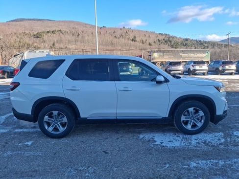 New 2025 Honda Pilot EX-L image 2