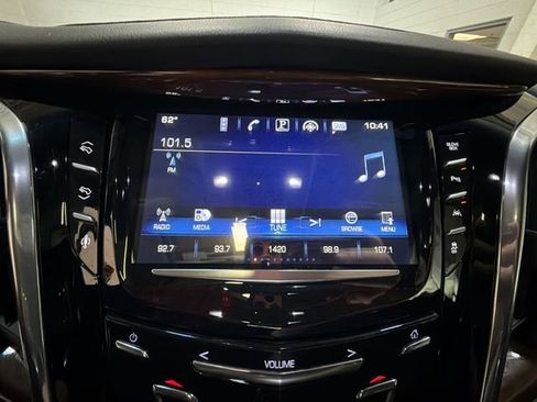 Used 2016 Cadillac Escalade Luxury AWD/4WD image 16