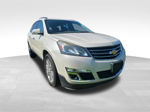 Used 2015 Chevrolet Traverse LT w/ Style and Technology Package FWD image 8