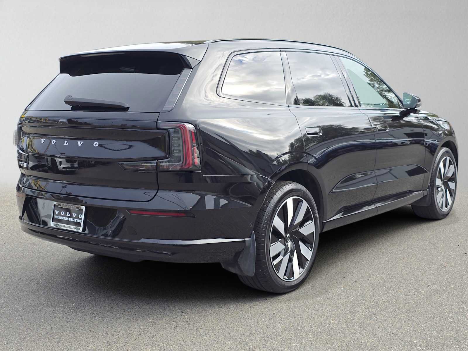 Certified 2025 Volvo EX90 Ultra AWD/4WD image 4