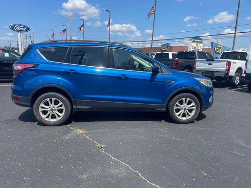 Used 2017 Ford Escape SE w/ Equipment Group 201A AWD/4WD image 4