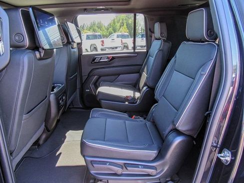 New 2026 Chevrolet Suburban Premier image 18