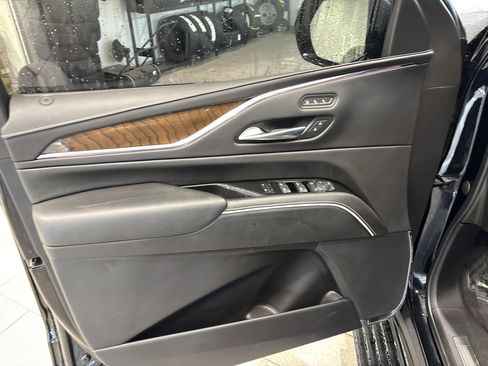 Used 2023 Cadillac Escalade ESV Sport Platinum w/ LPO, ONYX Package image 8