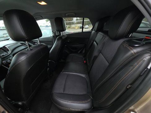 Used 2018 Chevrolet Trax LT w/ LT Convenience Package image 13
