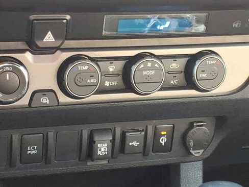 Used 2022 Toyota Tacoma TRD Off-Road image 13