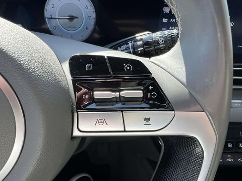 Used 2023 Hyundai Elantra SEL w/ Convenience Package FWD image 22