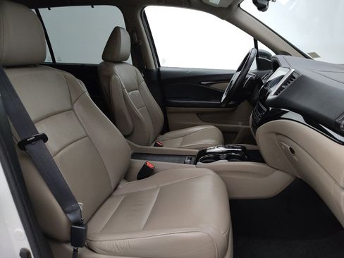 Used 2018 Honda Pilot Touring image 21