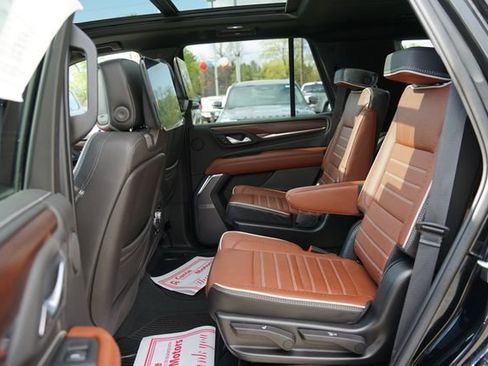 Used 2023 GMC Yukon Denali Ultimate AWD/4WD image 9