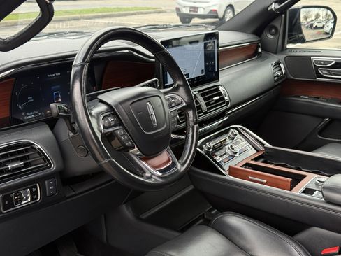Used 2023 Lincoln Navigator Reserve image 16